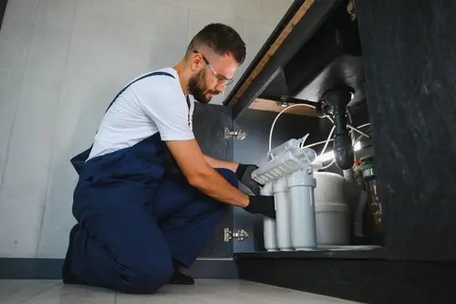 Technician performing reverse osmosis system installation in Broward, FL to ensure proper setup and improved drinking water purification